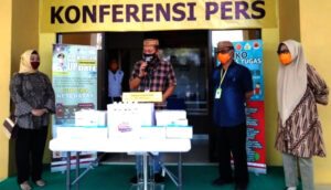 Peduli Covid-19, Bank SulutGo Serahkan Beberapa Bantuan