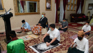 Gubernur Gorontalo Laksanakan Salat Id di Rumah Jabatan