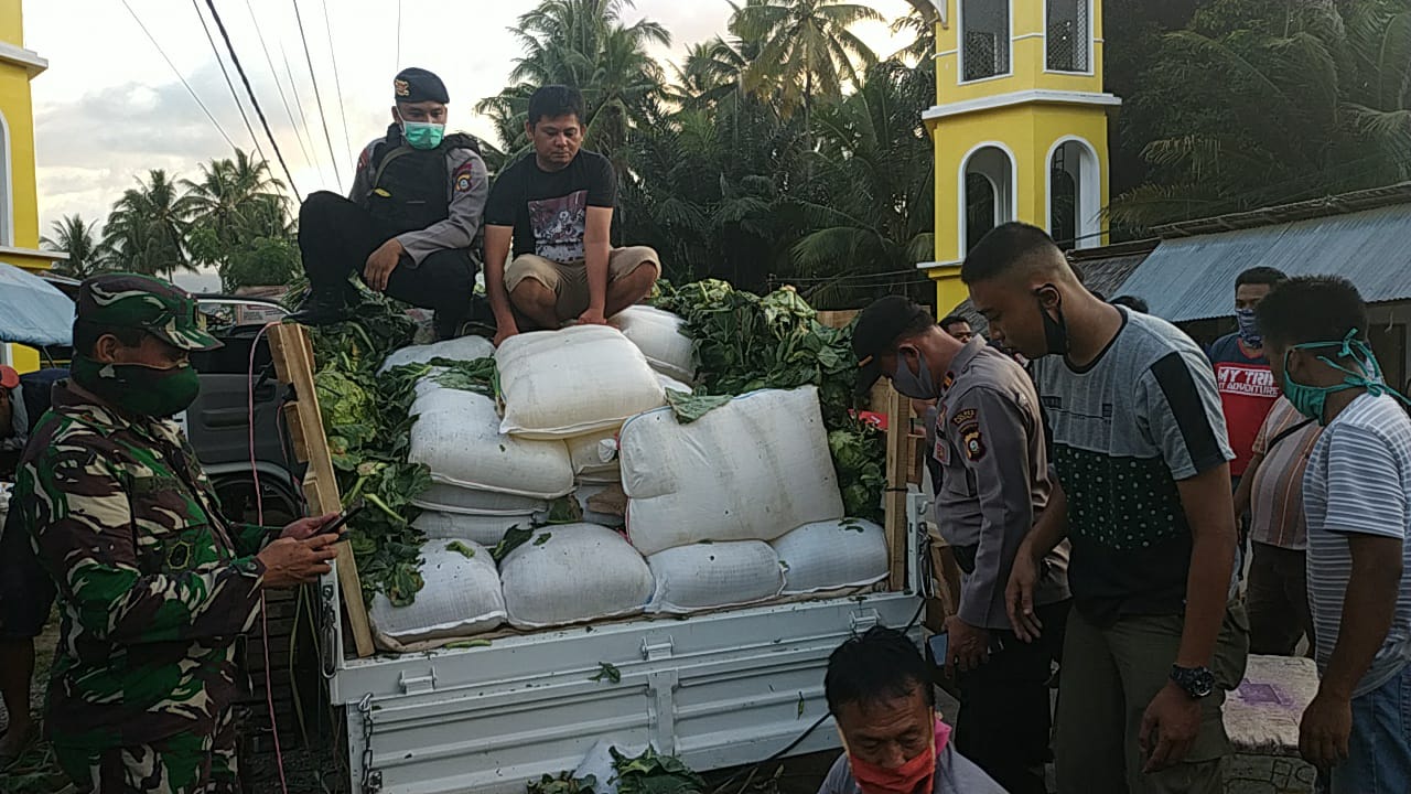 Petugas dan masyarakat