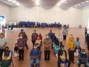 Rusli Serahkan Bantuan UMGO