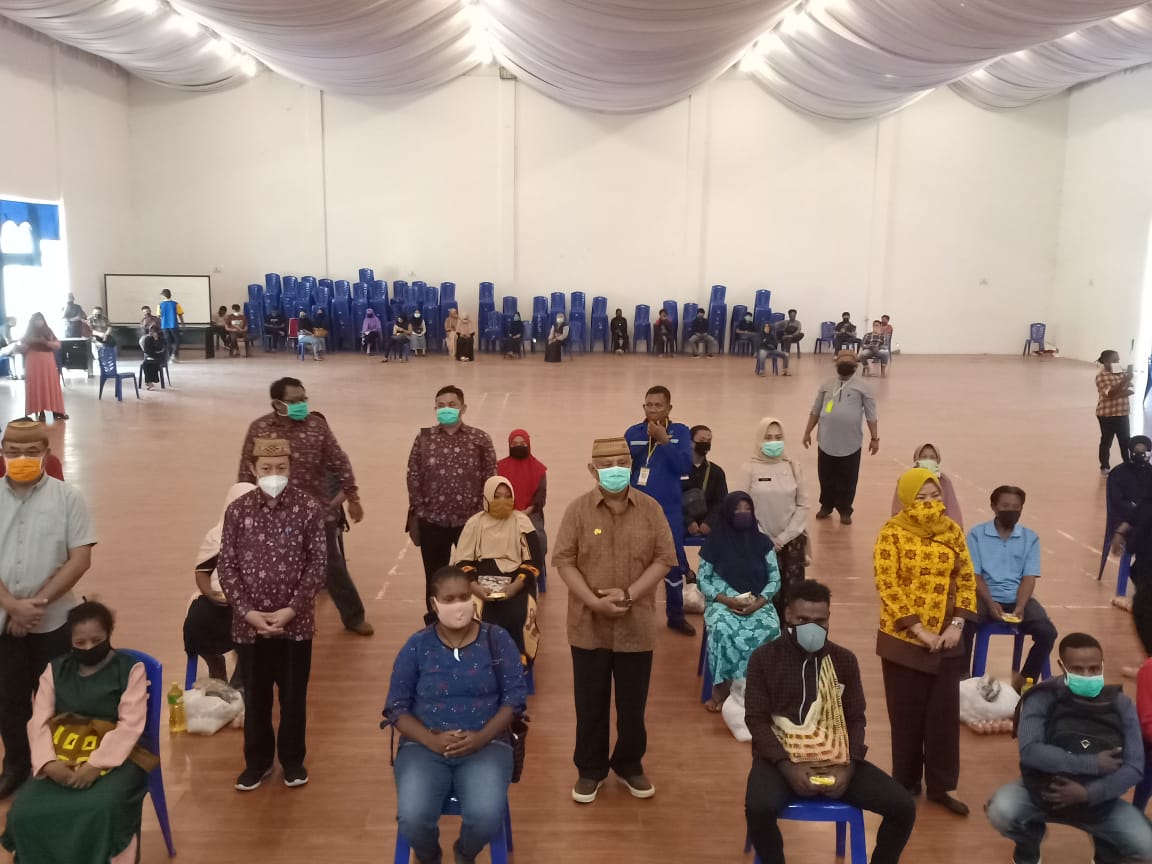 Rusli Serahkan Bantuan UMGO