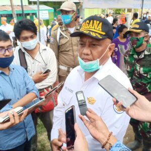 Rusli Bantu Korban Banjir