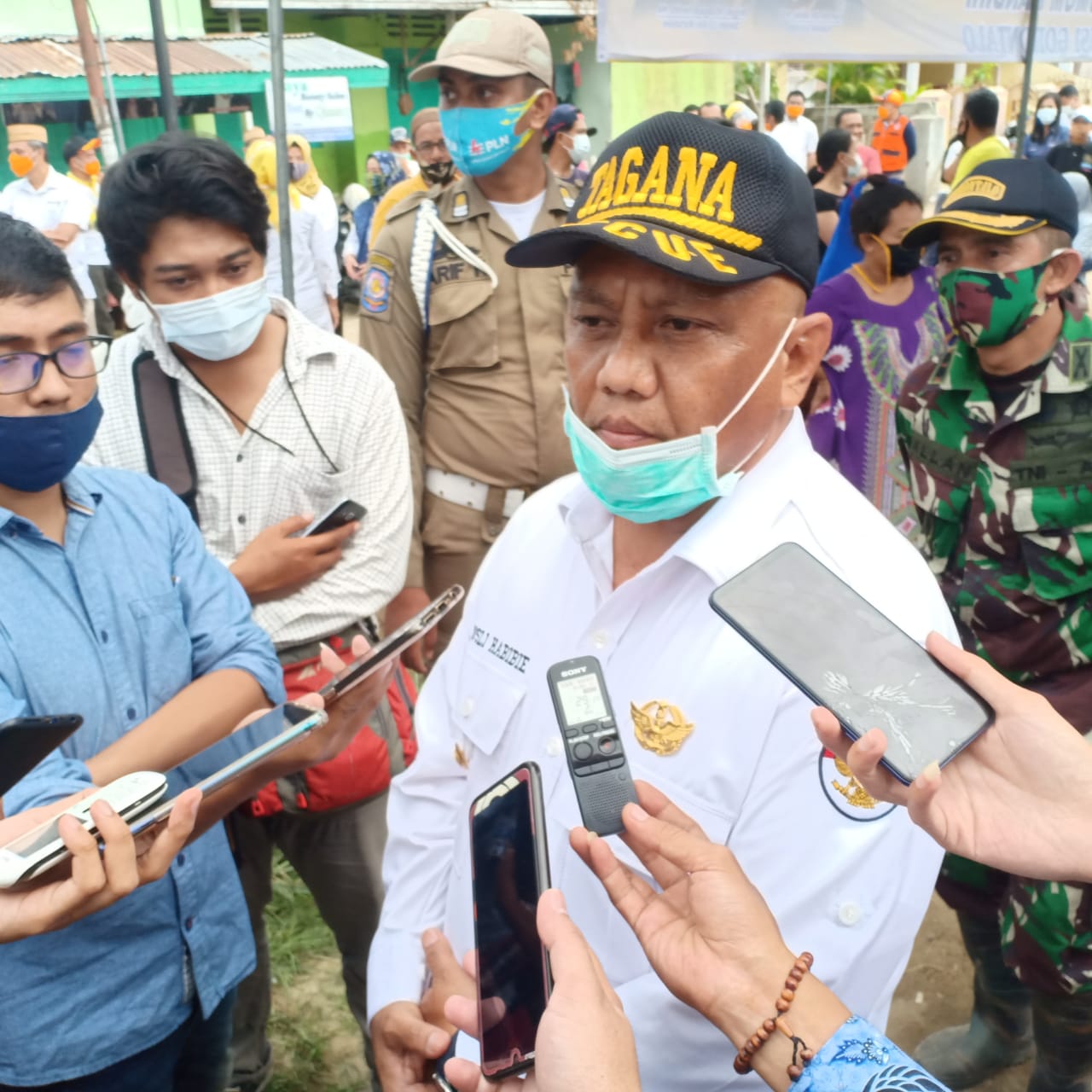 Rusli Bantu Korban Banjir