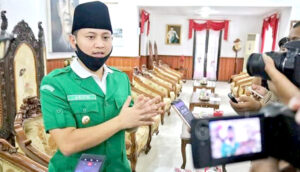 Pekerja seni di Trenggalek