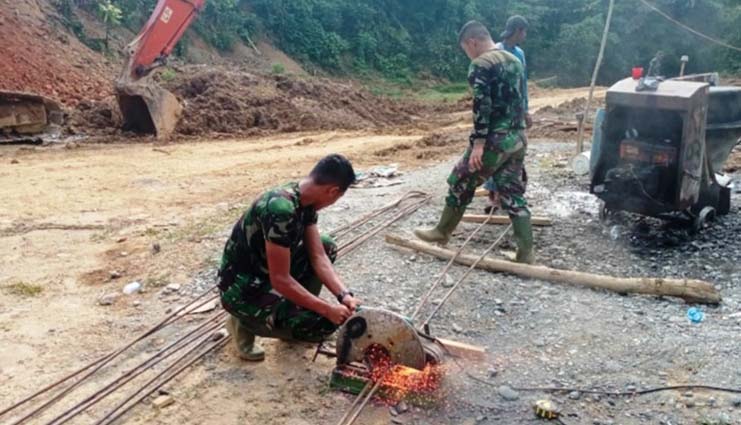 Tidak Kenal Libur, Satgas TMMD Reg Ke – 108 Terus Kebut Pekerjaan