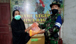 Satgas TMMD Kodim 0105 Aceh Barat Salurkan Sembako dan Kelengkapan Musolah di Lango