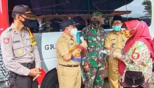 Lewat Mobil Drive Thru Dispendukcapil Blitar, Cetak KTP Hanya 4 Menit
