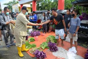 Gubernur di Pasar