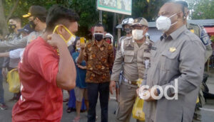 Aksi Bagi-Bagi Masker Warnai Sosialisasi Pergub Gorontalo Nomor 41 Tahun 2020