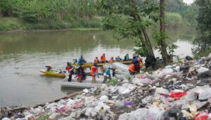 Menguatkan Peran Perempuan untuk Melindungi Sungai dari Pencemaran