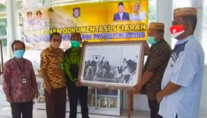 Kadis Dikbudpora Provinsi Serahkan Tambahan Koleksi Museum kepada Dikbudpora Gorontalo