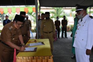 Bupati Gorontalo Utara, Indra Yasin Melantik Kepala Desa Tolinggula Tengah