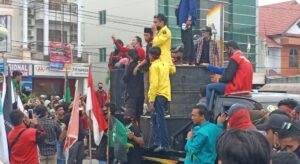 Emak emak Orasi Tolak Omnibus Law