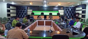 Jajaran Pemerintah Kabupaten Gorontalo saat melakukan rapat terkait penerapan protokol kesehatan, yang berlangsung di Ruang Madani Kantor Bupati Gorontalo