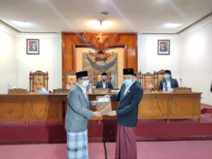 Penyerahan nota RAPBD Kabupaten T