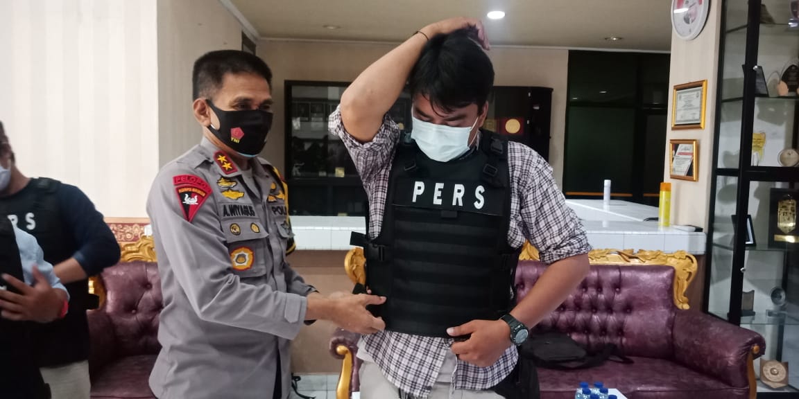 Kapolda Gorontalo Adakan Rompi Khusus bagi Jurnalis Gorontalo