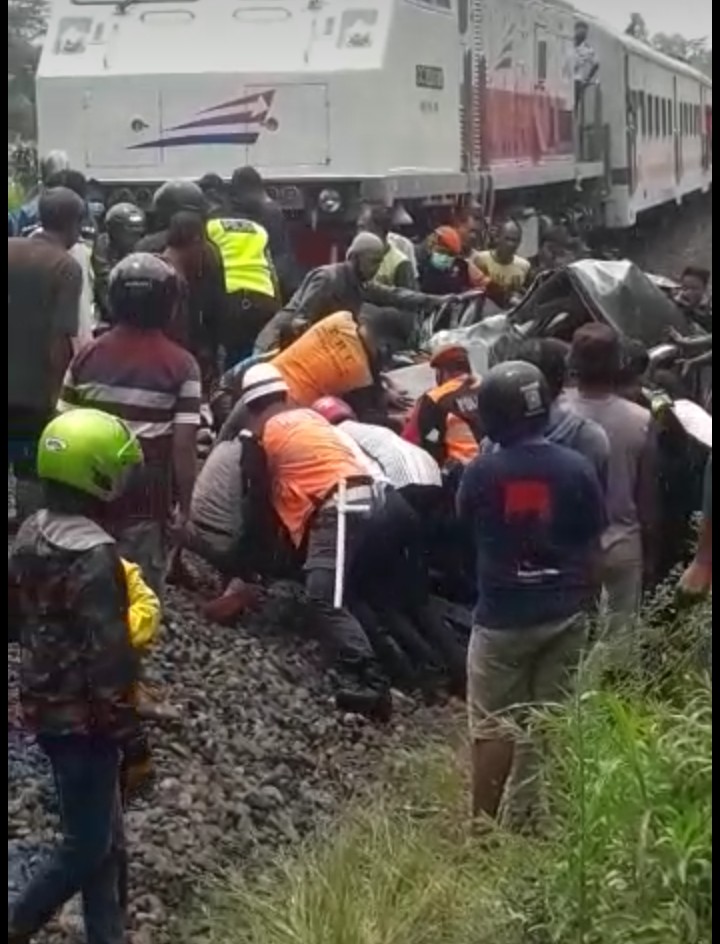 KA 452 Penataran Tujuan Blitar-Surabaya