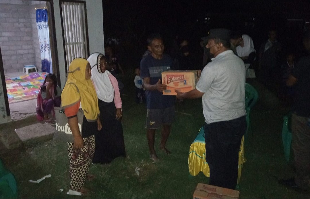 Bantuan Korban Kebakaran di Paguyaman Pantai