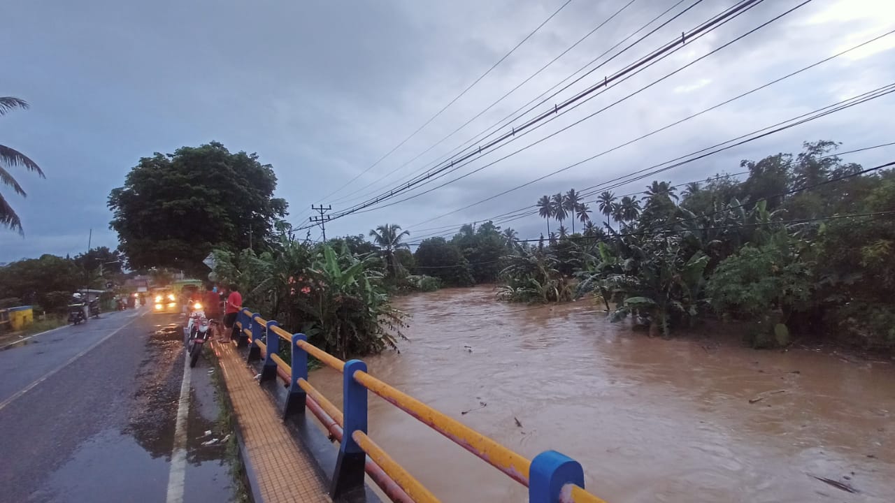 Kondisi air sungai Molalahu di Kecamatan Tibawa