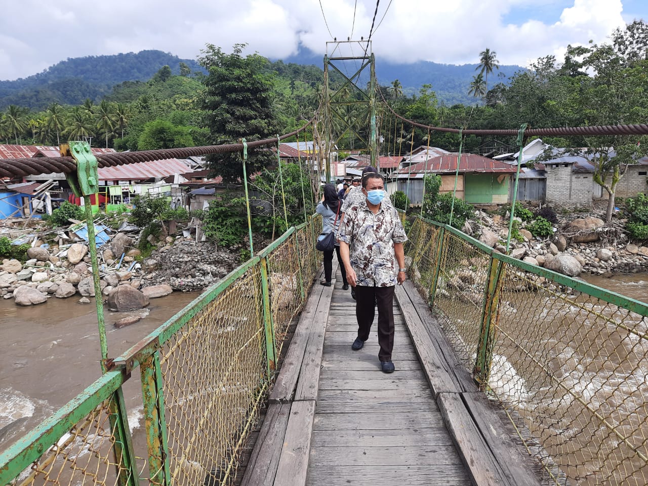 Paris Jusuf, Meninjau Langsung Jembatan Tulabolo