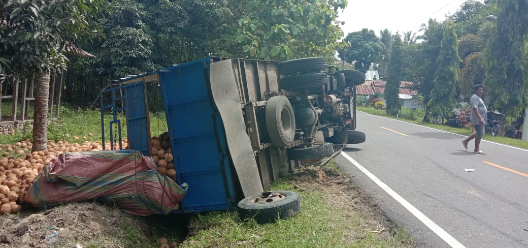 Truck Terbalik