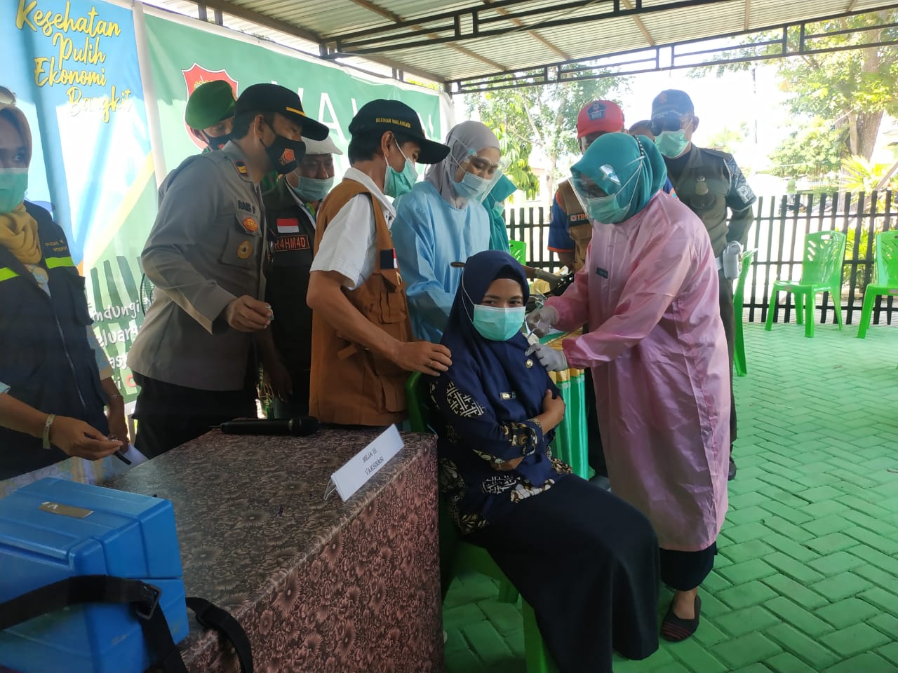Wabup Herman Walangadi Cek Vaksinasi