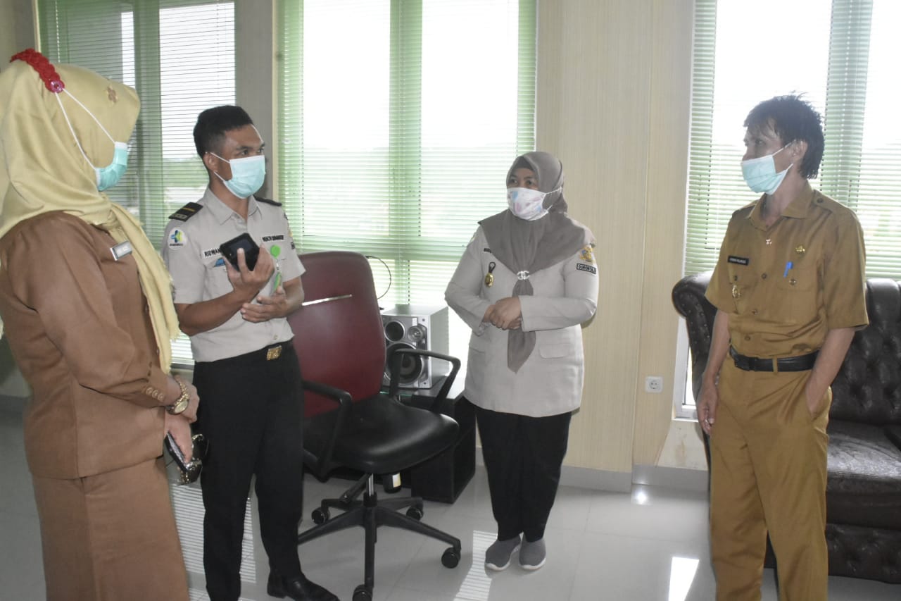Wakil Bupati Gorontalo, Herman Walangadi Mengecek Kesiapan vaksinasi di Klinik KKP Kelas III Gorontalo