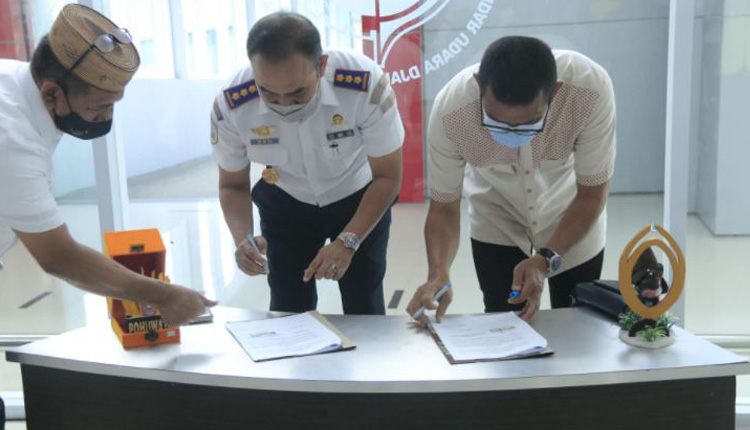 Bupati Pohuwato Resmikan Galeri UMKM di Bandara Jalaluddin