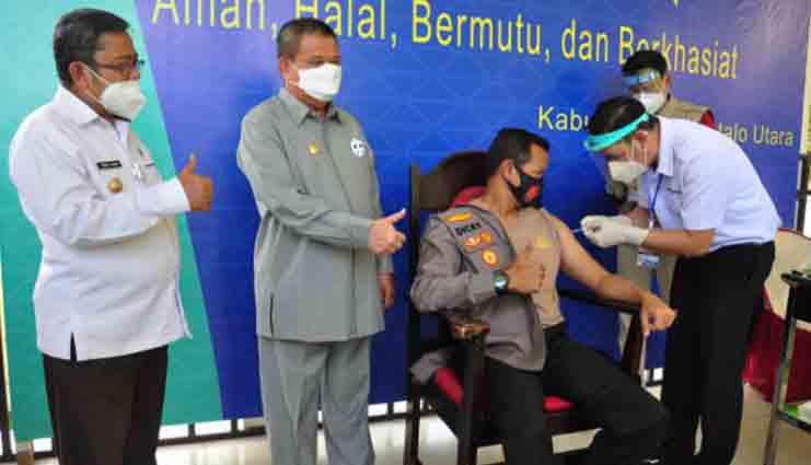 Vaksinani Perdana di Gorontalo Utara diikuti 12 Orang