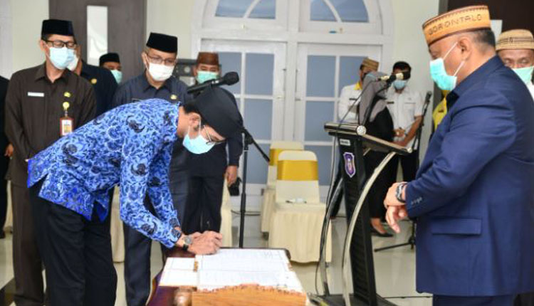 260 Pejabat Fungsional dan 16 PPK Dilantik Gubernur Gorontalo