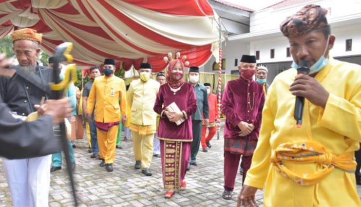 Amin Haras dilepas Secara Adat di Akhir Masa Jabatannya