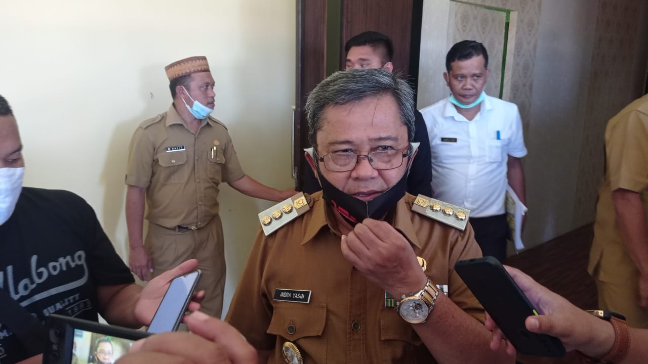 Bupati Gorontalo Utara, Indra Yasin Diwawancarai Awak Media