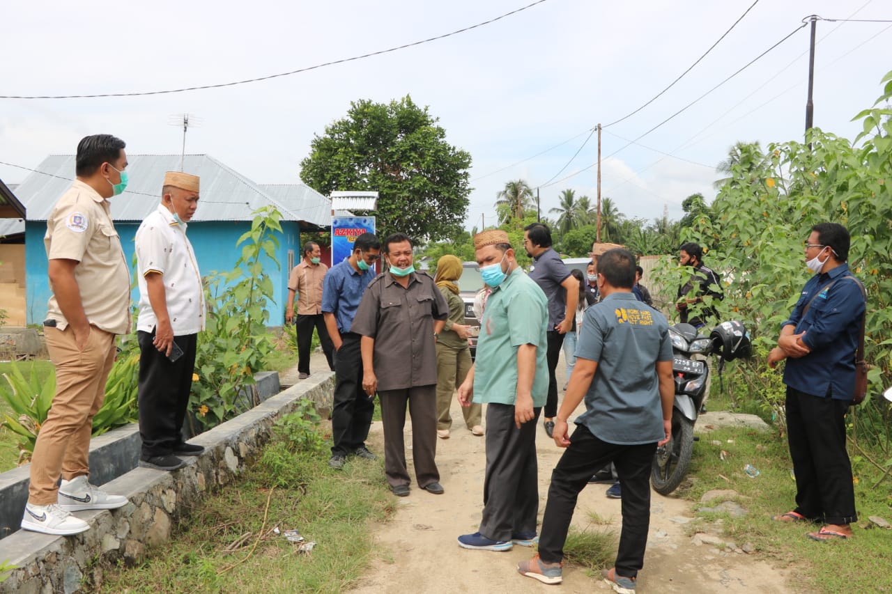 Komisi III DPRD Provinsi Gorontalo, saat meninjau rencana pembangunan jalan desa yang berada di Desa Iloheluma