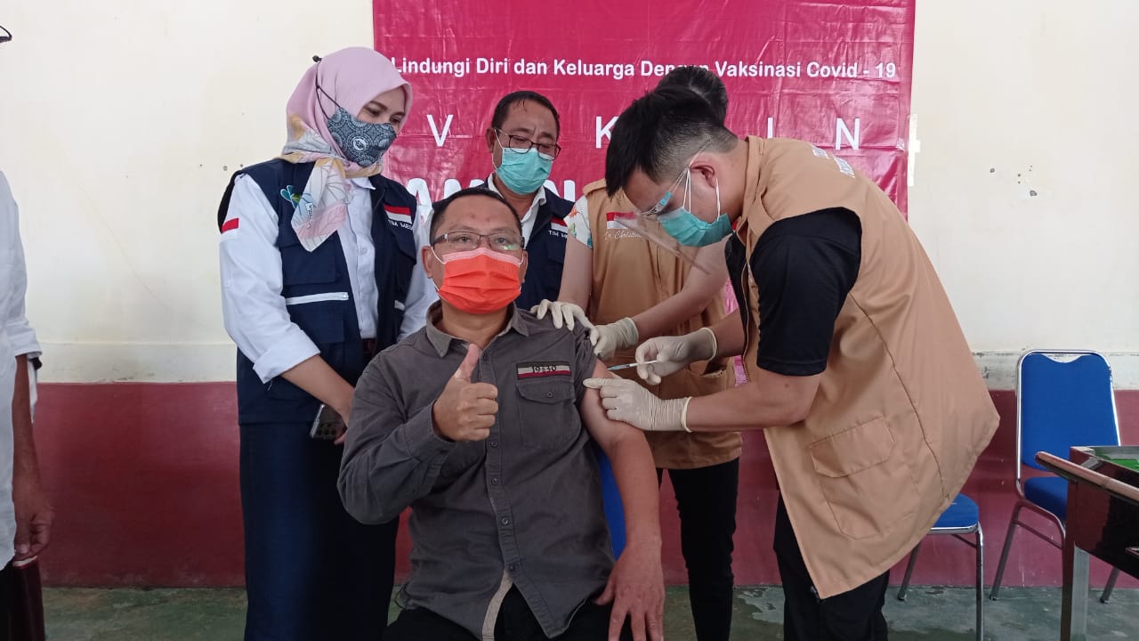 Wakil Bupati Gorontalo Utara, Thariq Modanggu, Mengikuti Vaksinasi Tahan 2