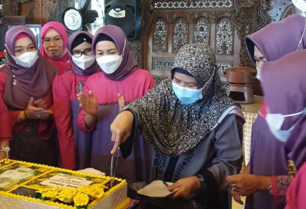 Idah Syahidah dapat Surprise Ulang Tahun dari Dharma Wanita Gorontalo