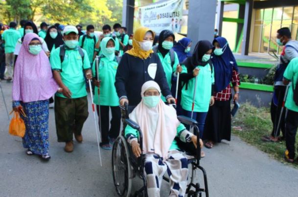 Ketua TPKK Gorontalo Jalan Sehat Bareng Disabilitas