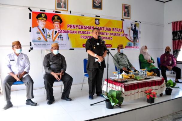 Warga Dulupi Terima Bantuan Beras CPPD