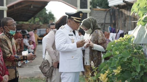 Bersyukur dapat Amanah dari Rakyat, Hendra Ziarah ke Makam Ibunda