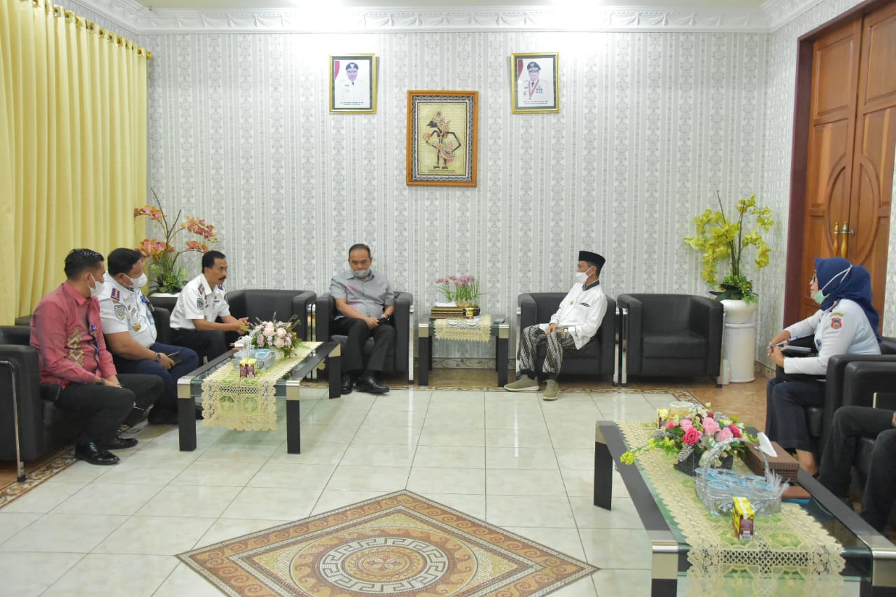 Bupati Gorontalo, Nelson Pomalingo, Berbincang dengan Kepala Dinas Perhubungan Provinsi Gorontalo, UPBU Kelas I Djalaluddin Gorontalo
