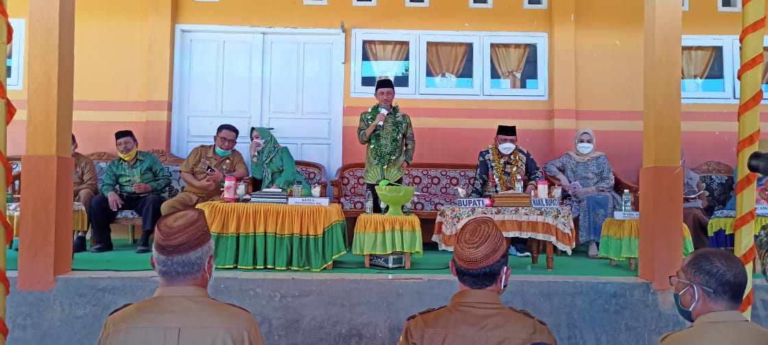 Bupati Gorontalo, Nelson Pomalingo, Memberikan Sambutan pada Peresmian Gedung Baru Satuan Pendidikan Non Formal SKB Biluhu