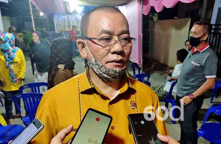Fikram Salilama Saat Diwawancara Awak Media