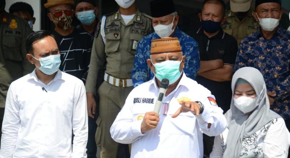 Gubernur Gorontalo, Rusli Habibie, Konferensi Pers, Usia Memberikan Kesaksiannya pada Kasus Dugaan Korupsi, di pengadilan Tipikor, Gorontalo