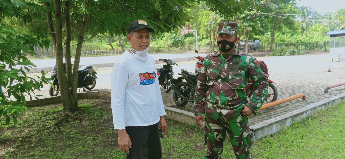 Kepala Dinas Lingkungan Hidup Kabupaten Gorontalo Utara, Ilyas Lagarusu Bersama Pasiter Kodim 1314 Gorut, Lettu inf Edy Sriyanto