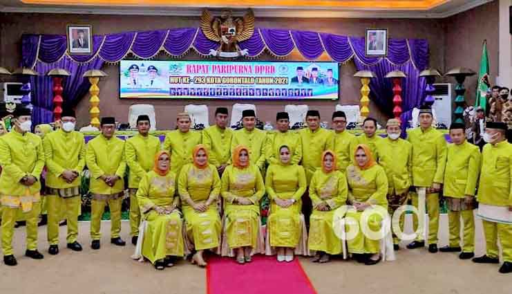Ketua DPRD Kota Gorontalo, Hardi Sidiki, Foto Bersama Jajaran