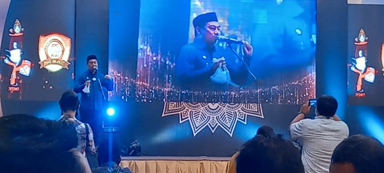 Terima Penghargaan KPU Award