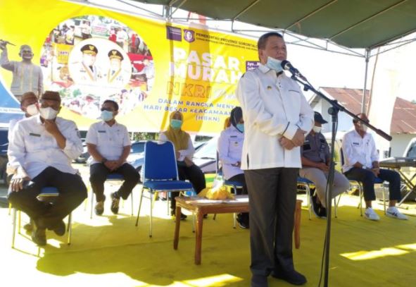 Warga Tapa Nikmati Pasar Murah