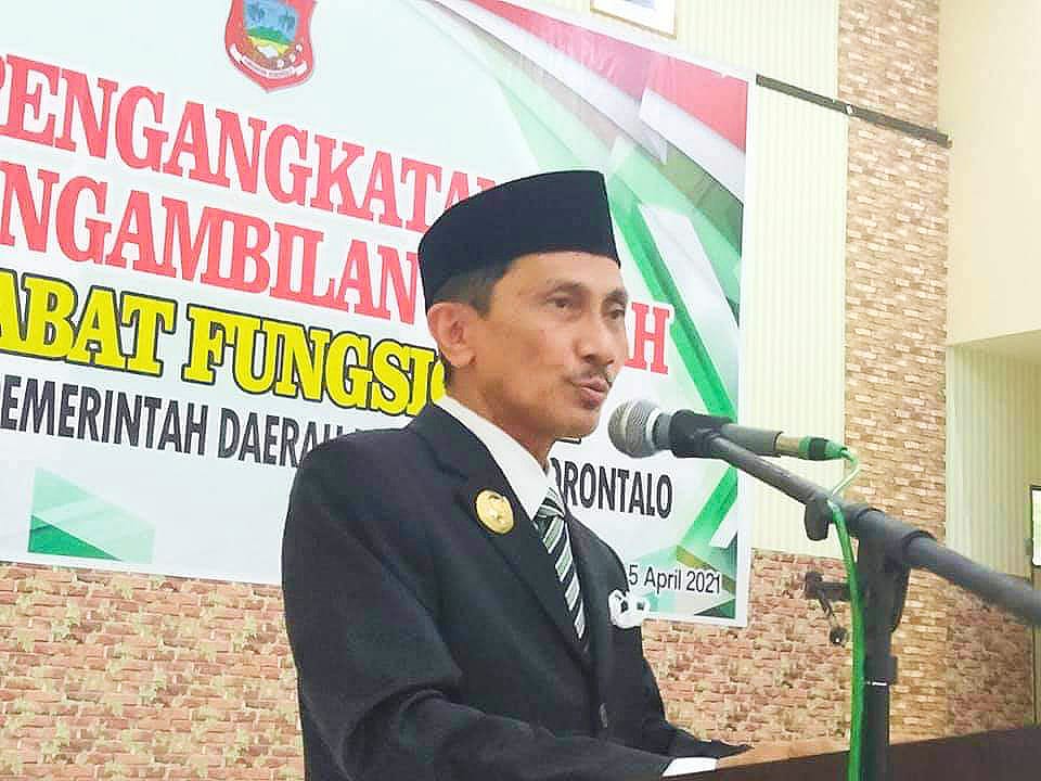 Bupati Gorontalo, Nelson Pomalingo, Memberikan Arahan pada Pelantikan 163 Pejabat Fungsional di Gedung Kasmat Lahay Limboto