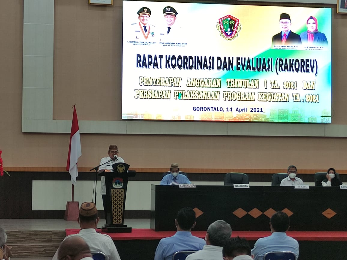 Marten Taha Ingatkan Seluruh OPD Pacu Program Pembangunan Tahun 2021