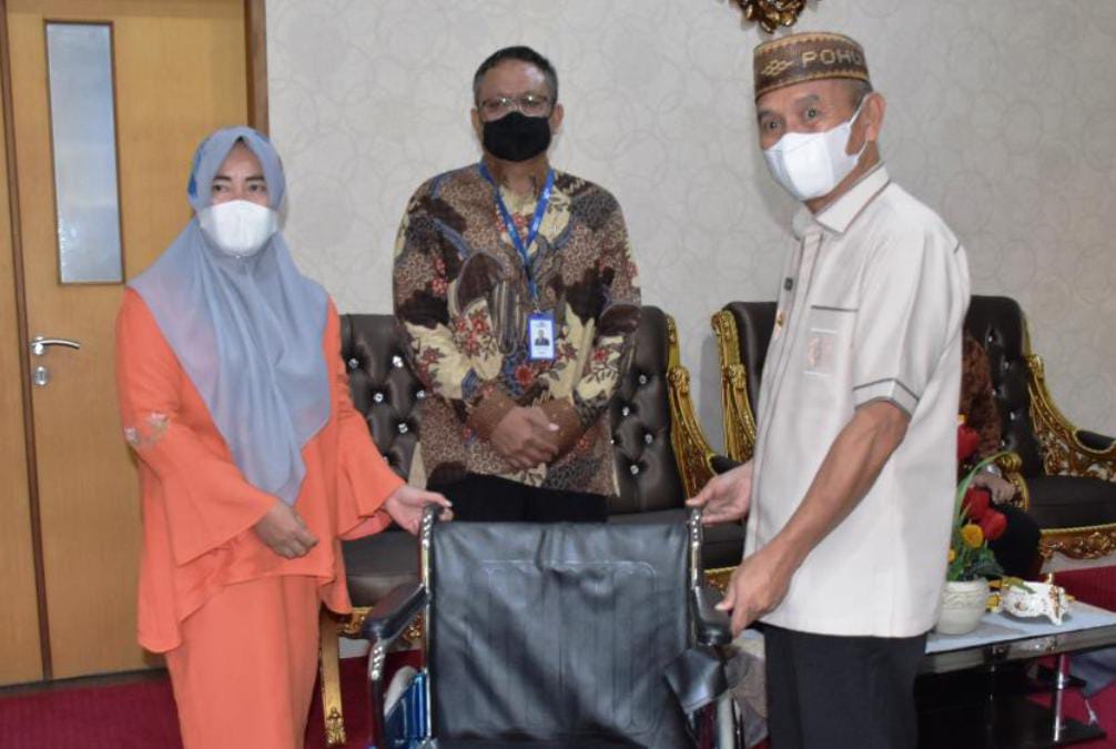 Pemkab Pohuwato Terima Bantuan Paket Sembako dan Kursi Roda Dari PT. Taspen