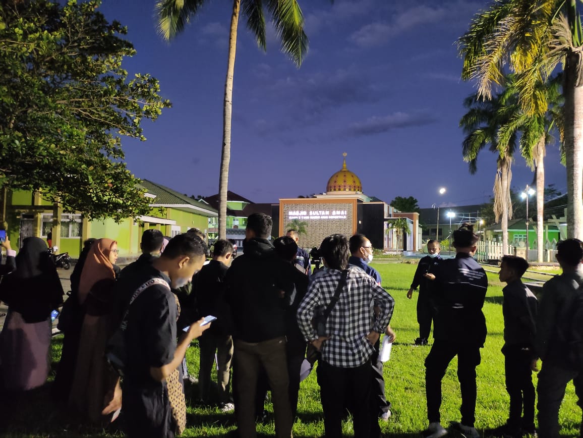 Gerhana Bulan Terlihat Jelas, Warga Gorontalo Antusias